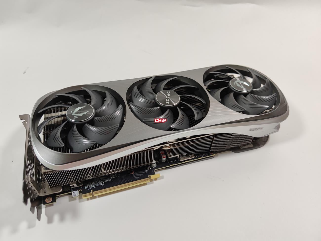 test ZOTAC GeForce RTX 4070 Ti AMP Extreme AIRO, recenzja ZOTAC GeForce RTX 4070 Ti AMP Extreme AIRO, opinia ZOTAC GeForce RTX 4070 Ti AMP Extreme AIRO