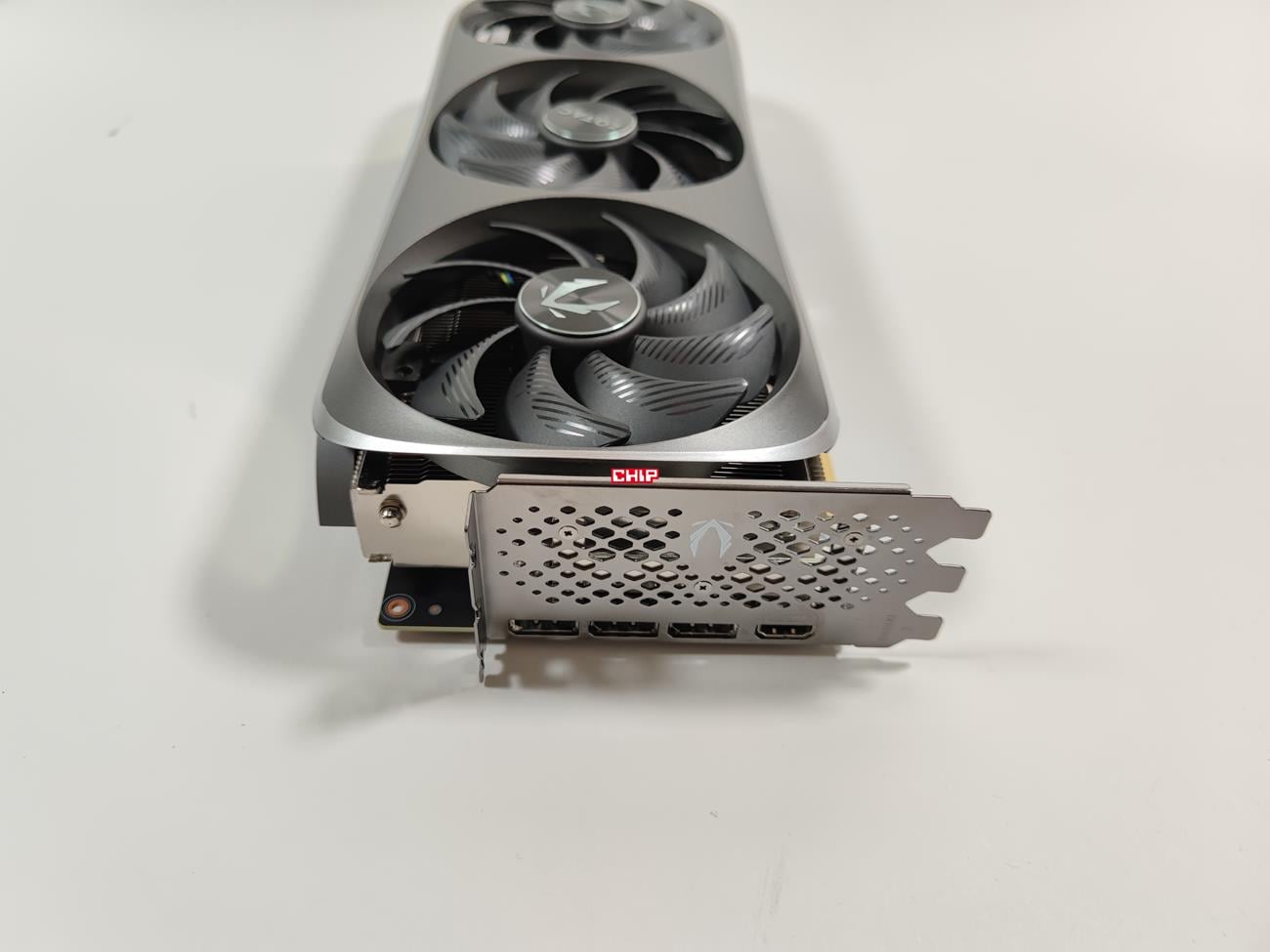 test ZOTAC GeForce RTX 4070 Ti AMP Extreme AIRO, recenzja ZOTAC GeForce RTX 4070 Ti AMP Extreme AIRO, opinia ZOTAC GeForce RTX 4070 Ti AMP Extreme AIRO