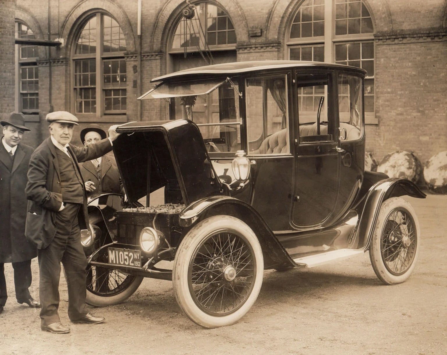 Thomas Edison i jego Edison Baker, 1912.