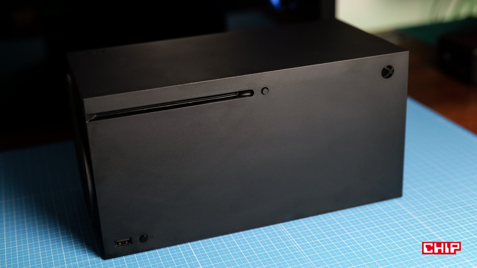 Xbox Series X postawiony poziomo