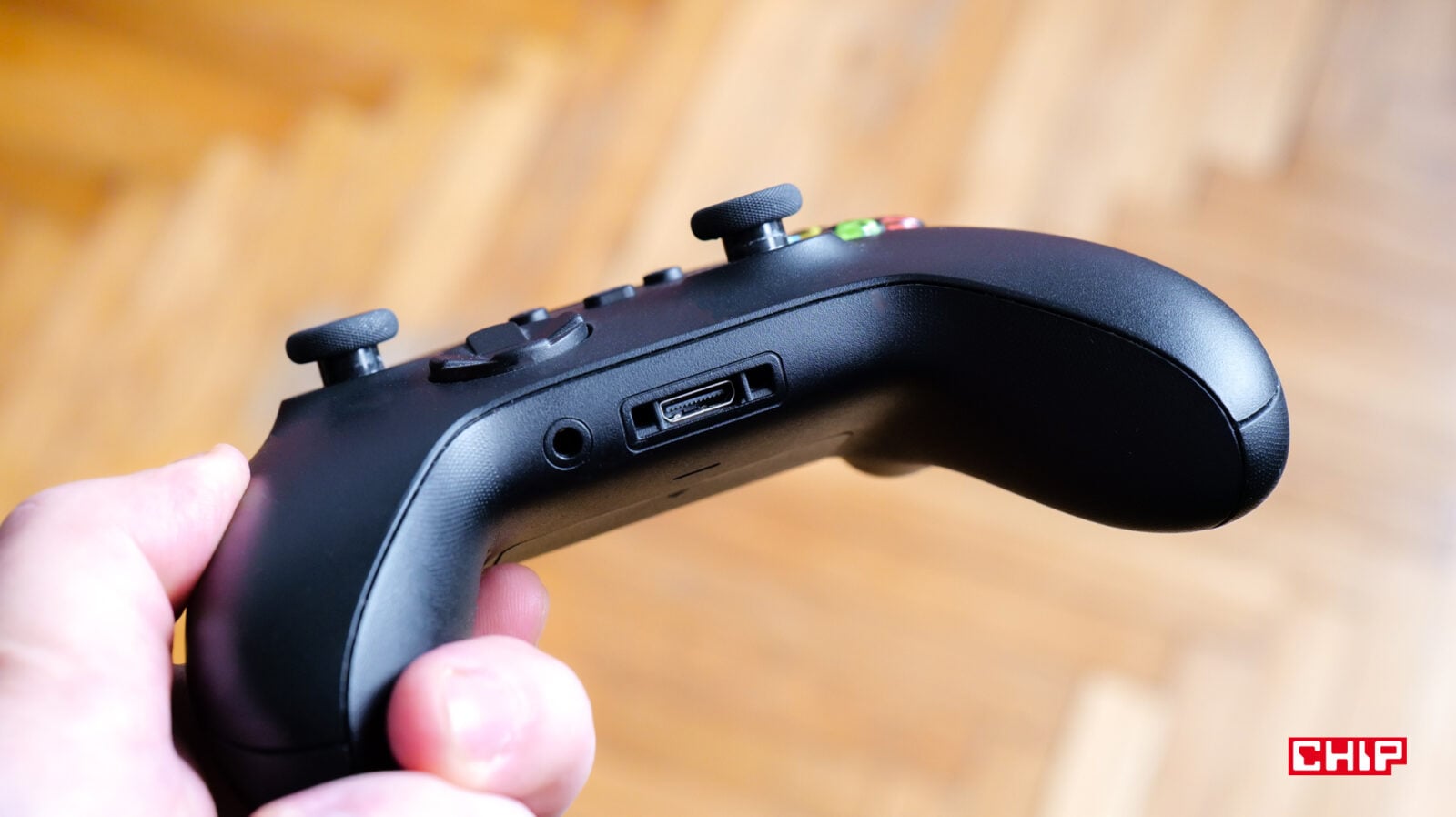 Kontroler do konsoli Xbox Series X od dołu