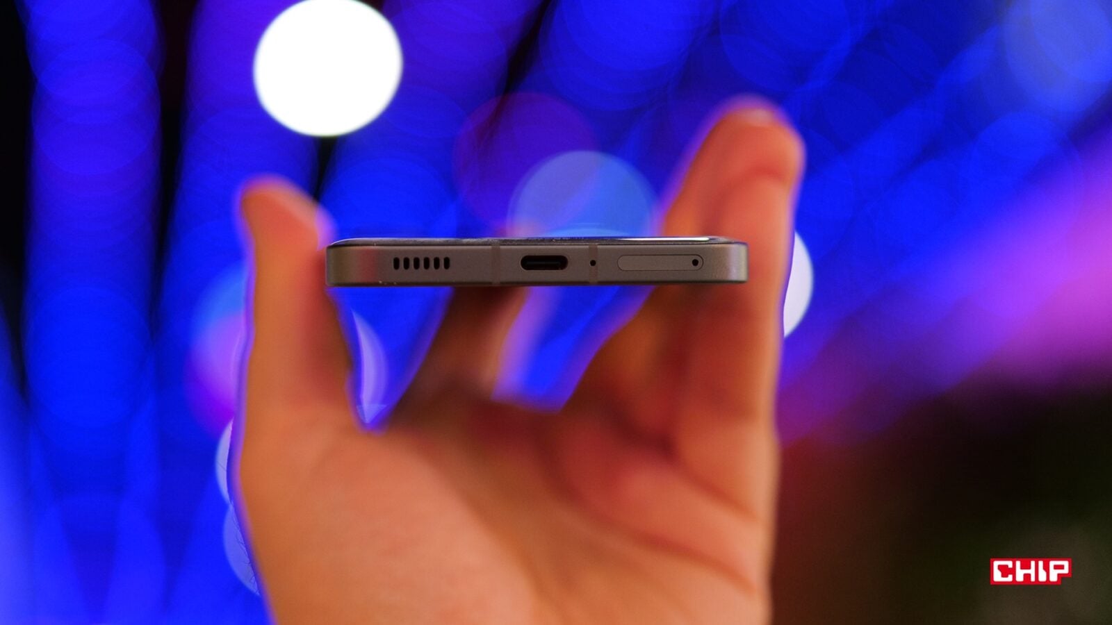 Dół Nothing Phone (2) z portami