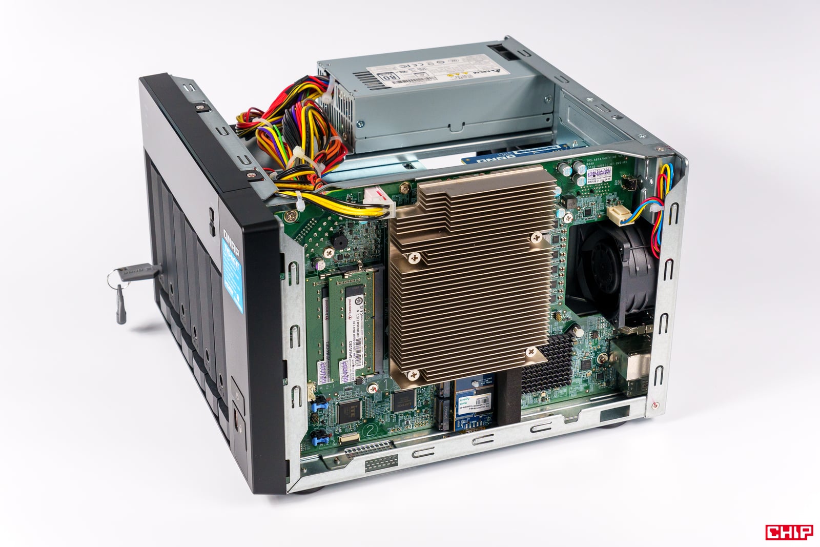 NAS QNAP TVS-h674T