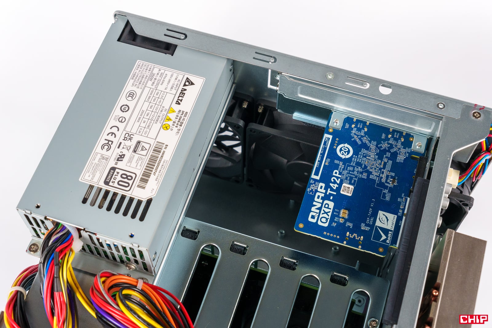 NAS QNAP TVS-h674T