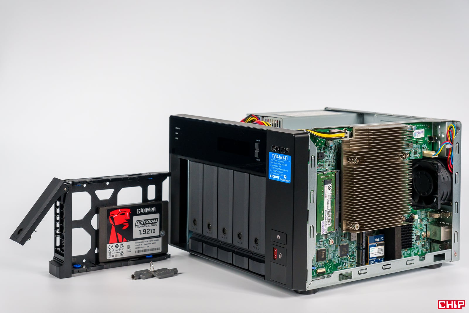 NAS QNAP TVS-h674T