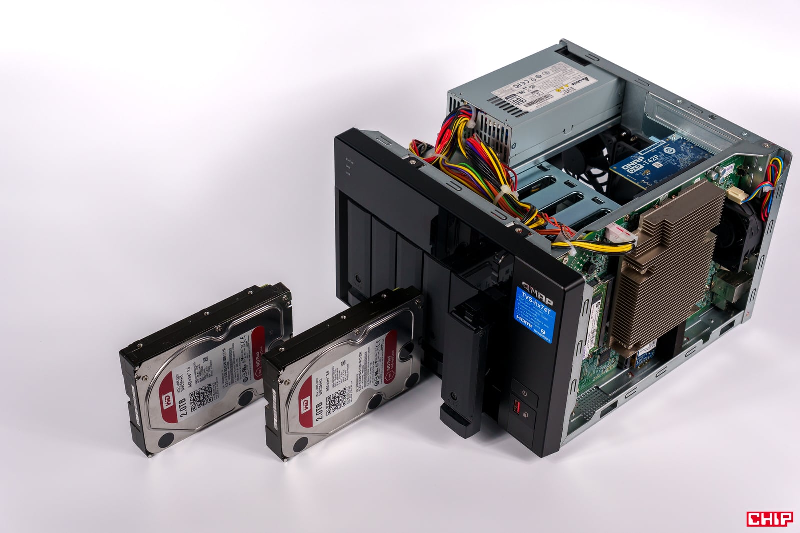 NAS QNAP TVS-h674T