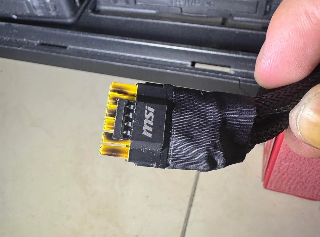 RTX 5090 wtyk
