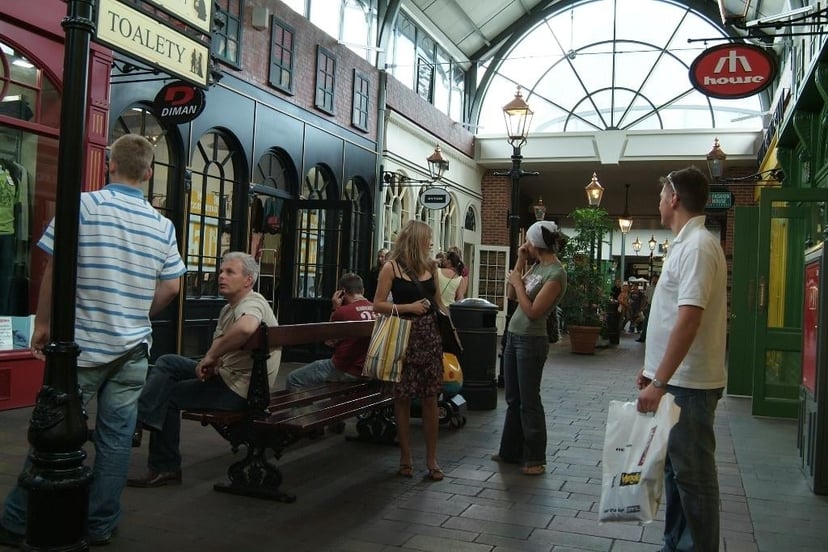 Zakupy przez Internet nie zagrożą centrom handlowym