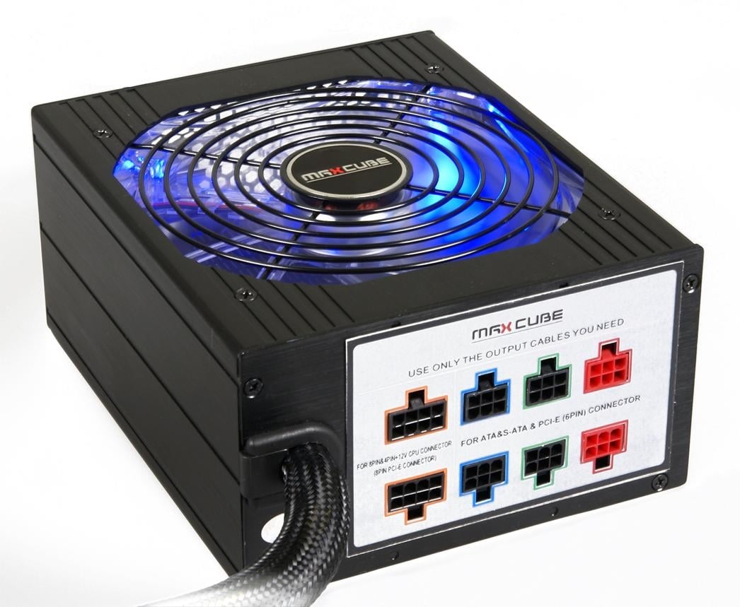 Zasilacze z serii Blitz dostępne już w Polsce