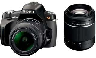 Dwa obiektywy i lustrzanka w jednym pudełku