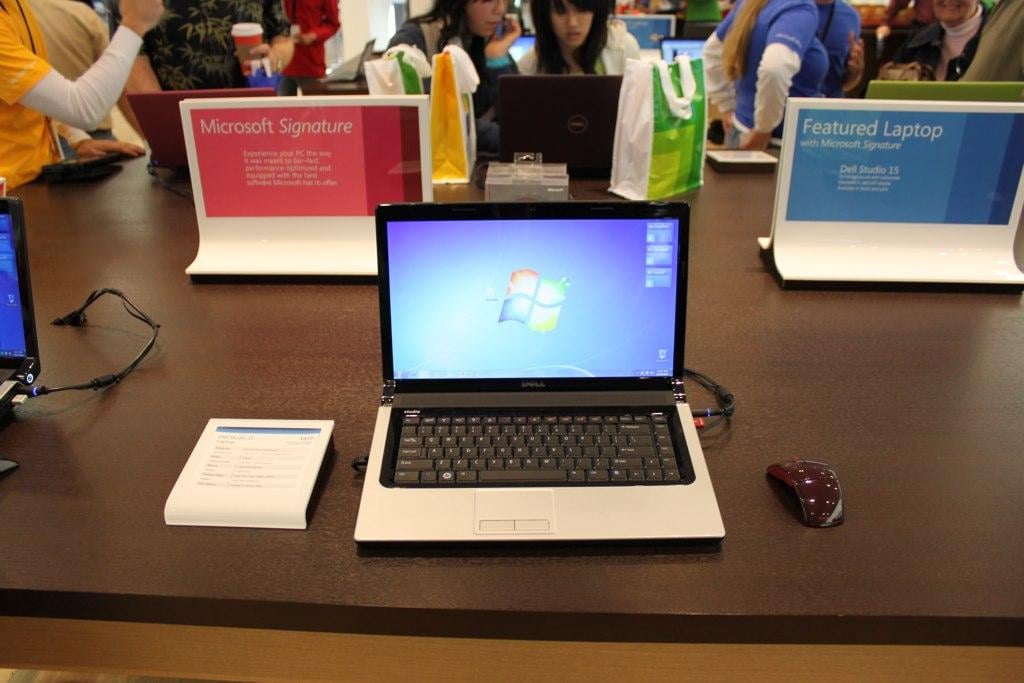 Microsoft “kopiuje” sklepy Apple’a