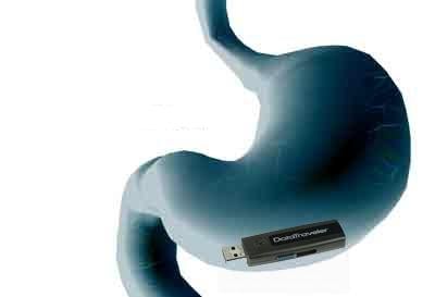 Połknął pendrive’a, bo chciał zniszczyć dowód