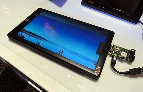 Niedrogi tablet dla studentów z odtwarzaniem Full HD