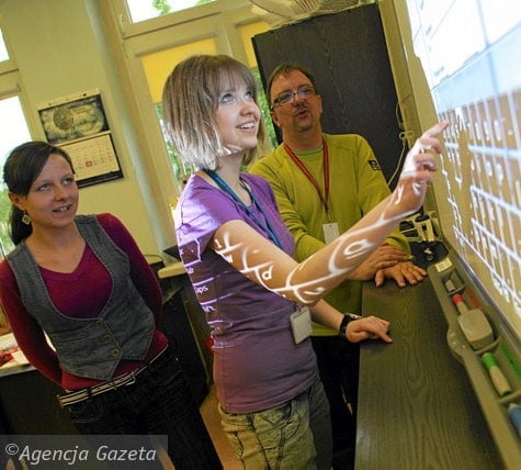 Tablice interaktywne i notebooki – polskie szkoły ruszają w XXI wiek