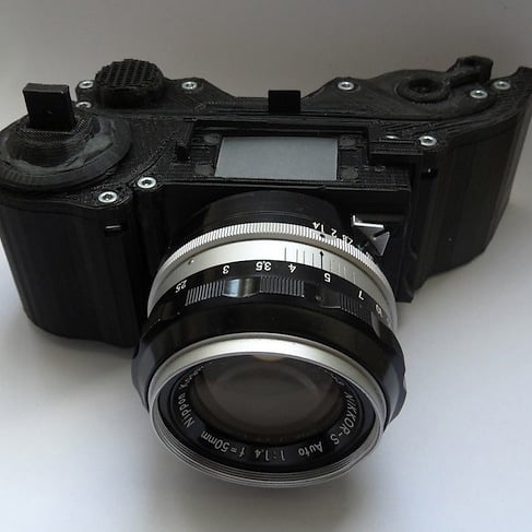 W pełni fuknkcjonalna lustrzanka z drukarki 3D