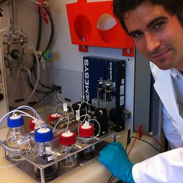 IBM pokazał komputer zasilany “elektryczną krwią”