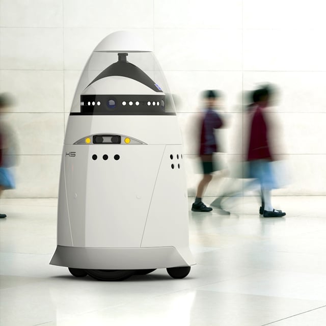 Pierwszy robot-ochroniarz wchodzi do sprzedaży!