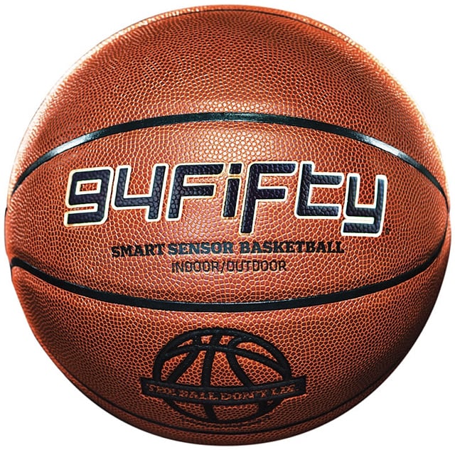 Piłka do koszykówki, która oceni, czy dobrze rzucasz