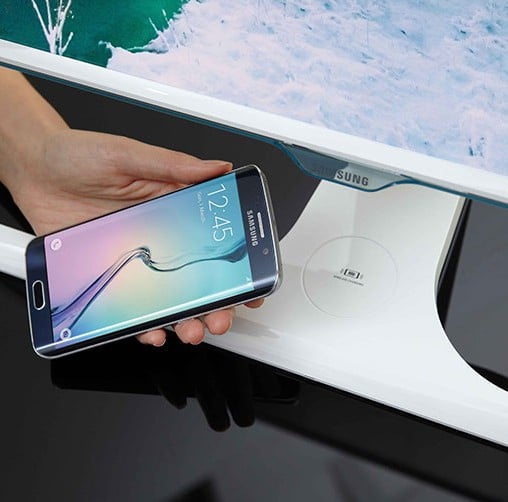 Pierwsze monitory z bezprzewodową opcją ładowania smartfonów