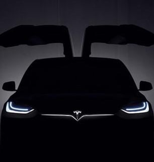 Model X – pierwszy SUV Tesli zalicza premierę