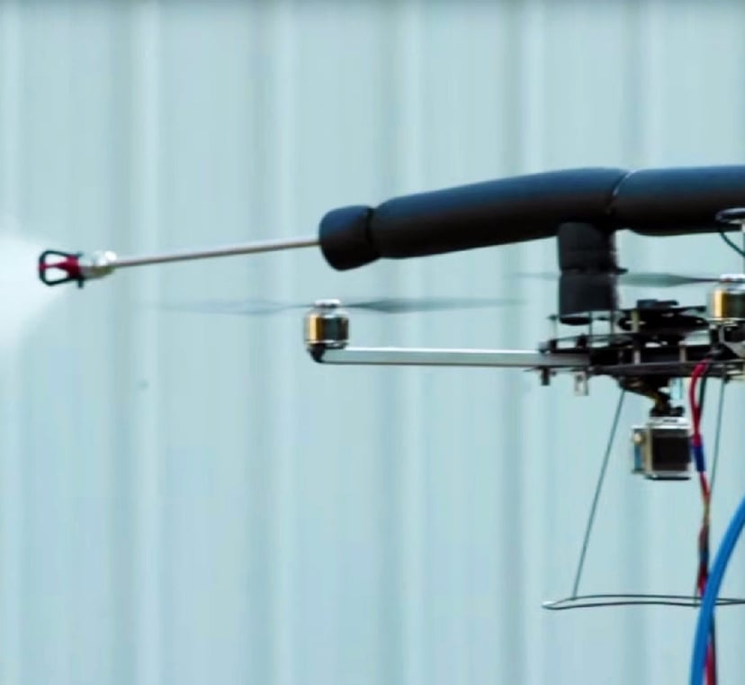 Ten dron nie boi się pracy na wysokości