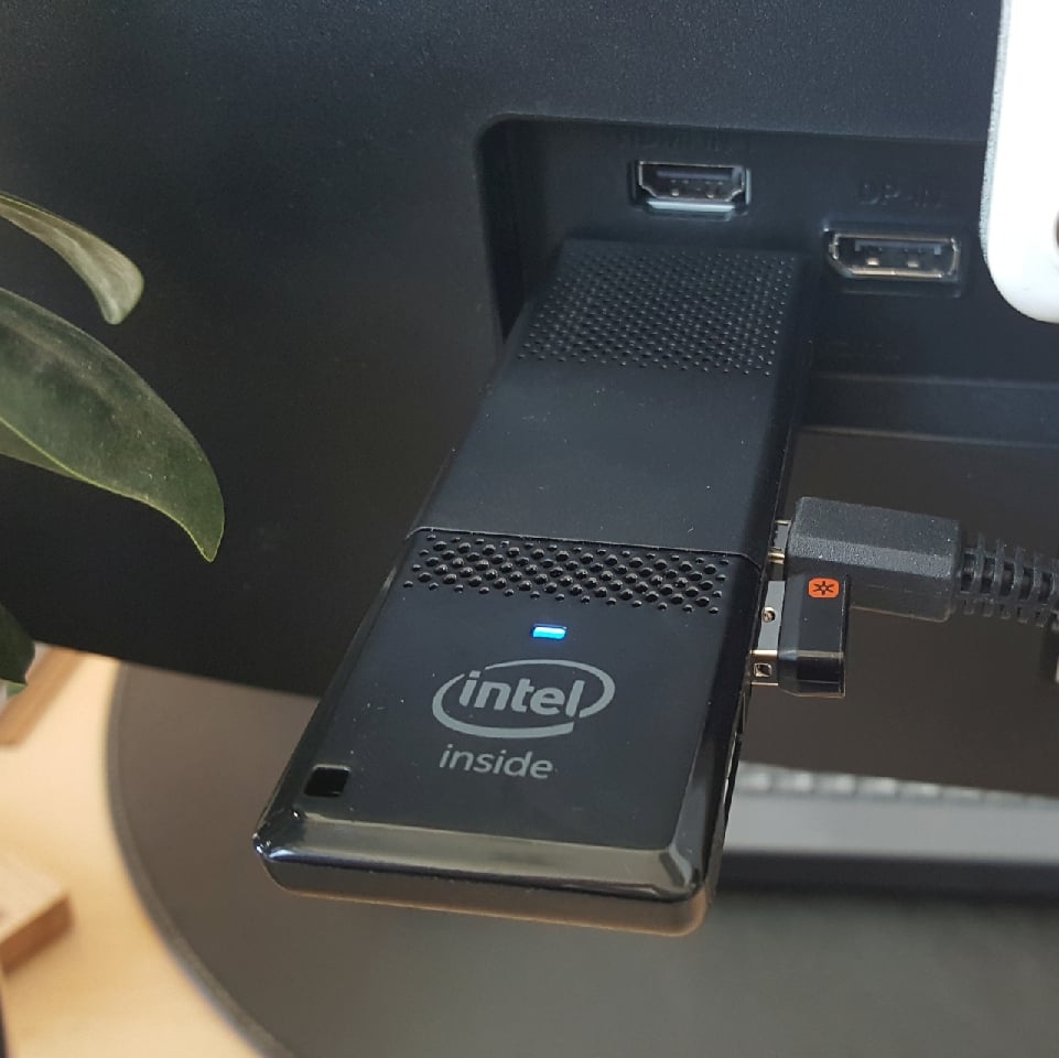 TEST Intel Compute Stick 2: Genialne maleństwo