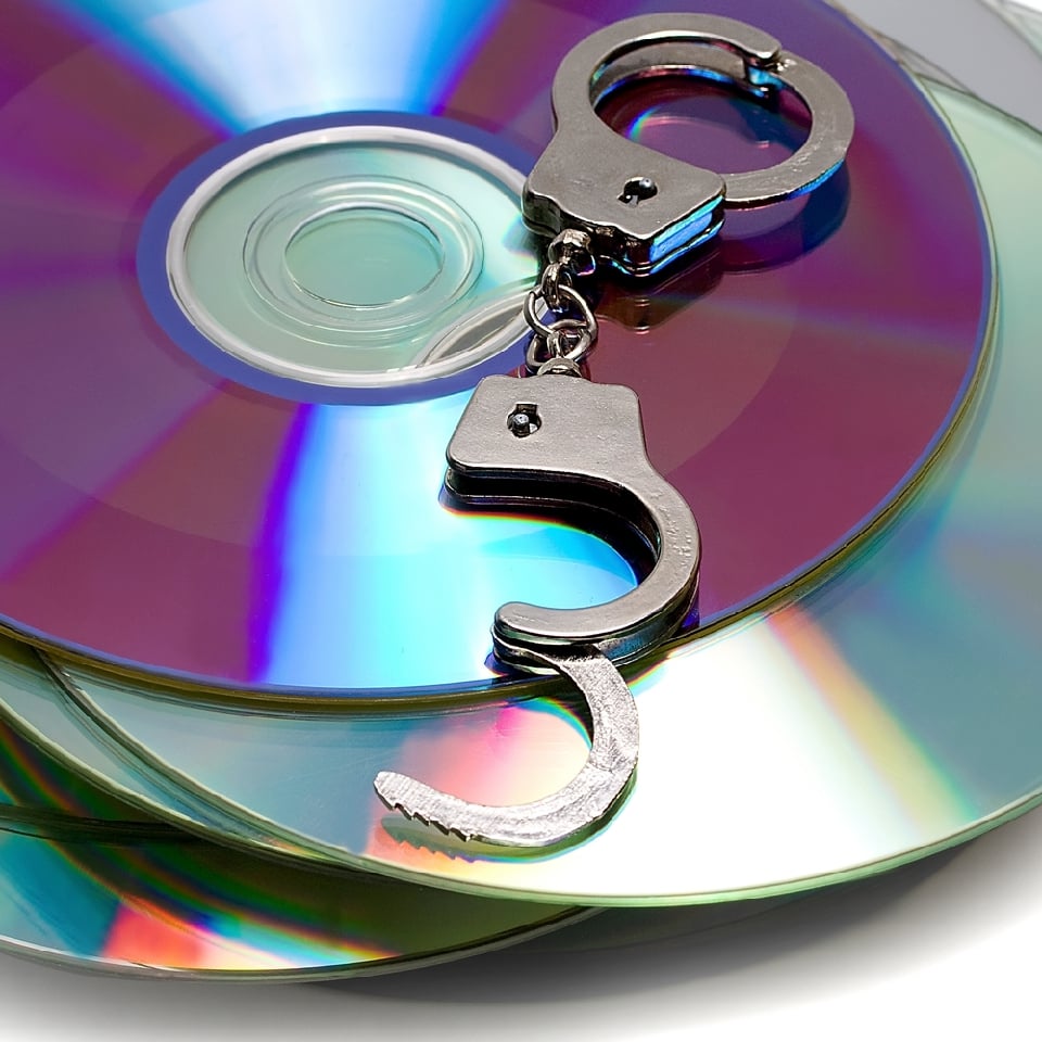 Oprogramowanie bez licencji: jak rozwiązać węzeł gordyjski?