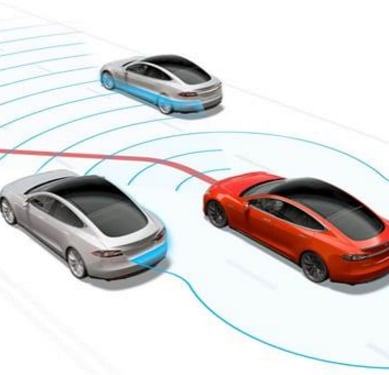 Tesla: jazda na autopilocie zakończyła się śmiercią
