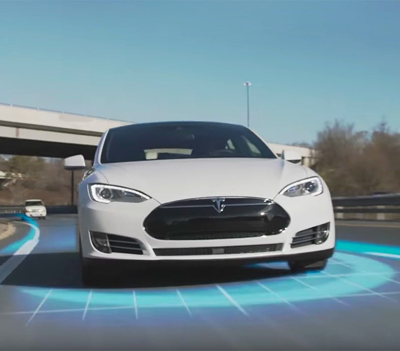 Autopilot Tesli zalicza kolejną kolizję