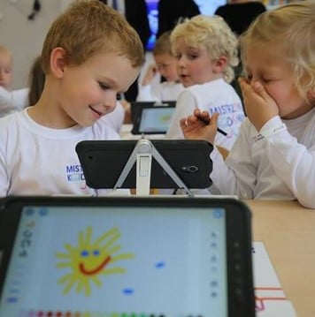 Nauka programowania zwiększa bezpieczeństwo dzieci w internecie