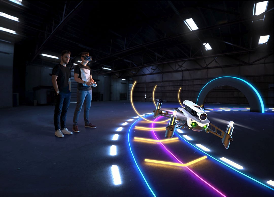 Parrot Mambo: wyścigowy dron z goglami VR w zestawie
