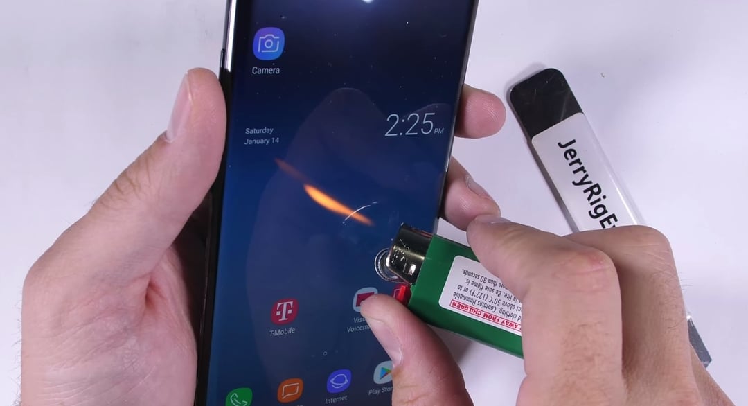 JerryRigEverything rysuje i przypala nowego Samsunga