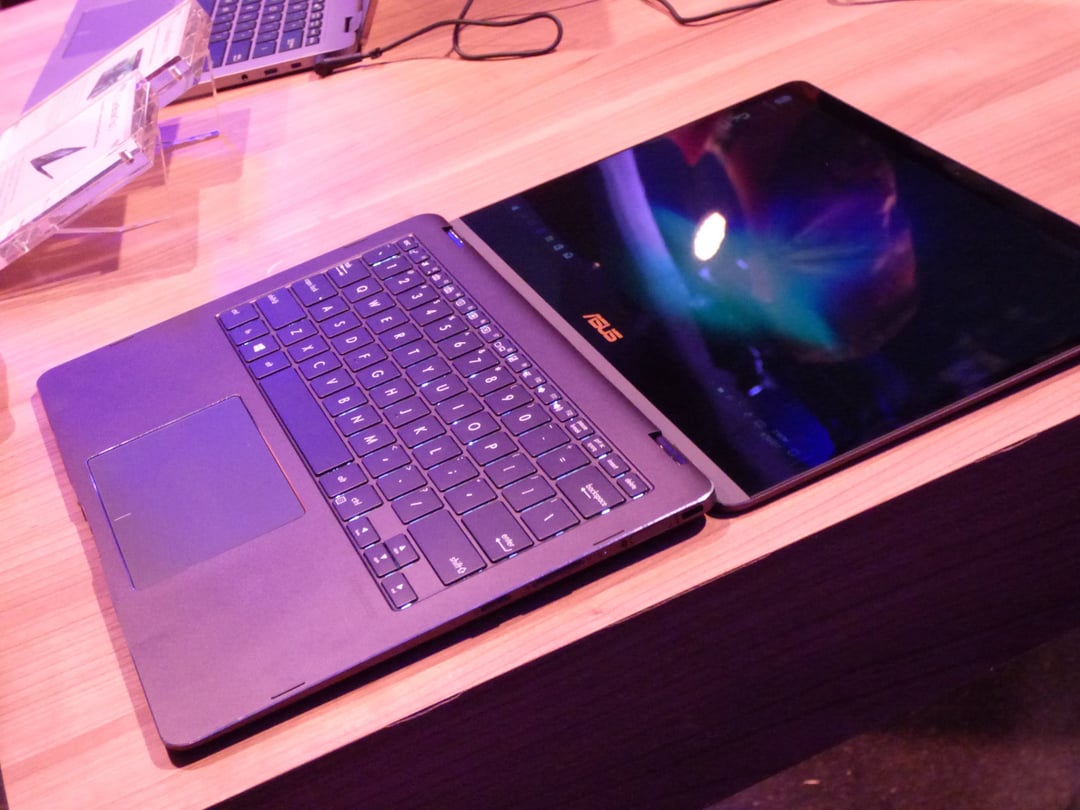 Asus – laptopy konwertowalne i VR