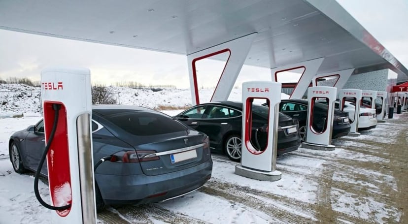 Tesla po cichu wprowadziła wyższe opłaty za ładowanie aut