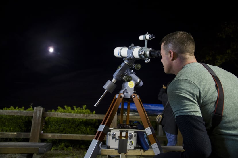 Teologia zamiast astronomii – naukowcy protestują