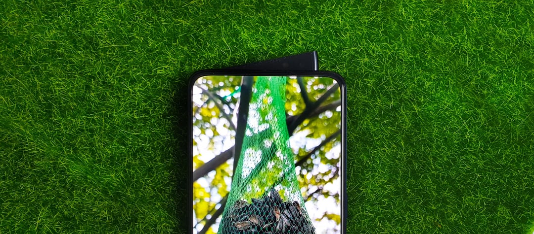 TEST: Oppo Reno – bezramkowiec z “płetwą”