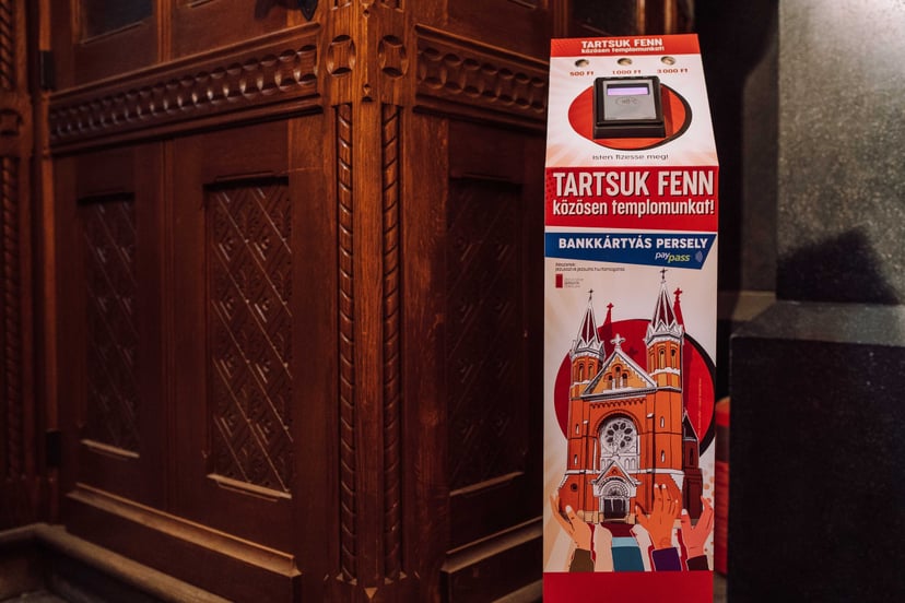 Kościelna taca na kartę zbliżeniową