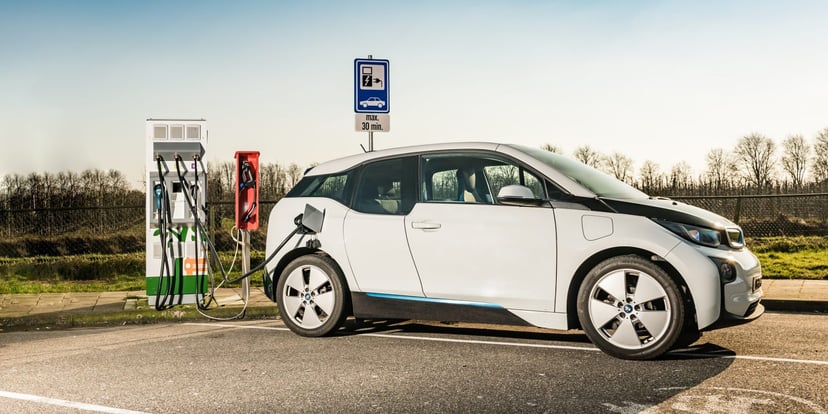 Naukowcy odkryli jak w 10 minut naładować auto elektryczne