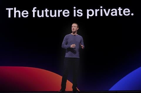 Facebook usunął prawie 12 mln postów zawierających treści związane z wykorzystywaniem dzieci