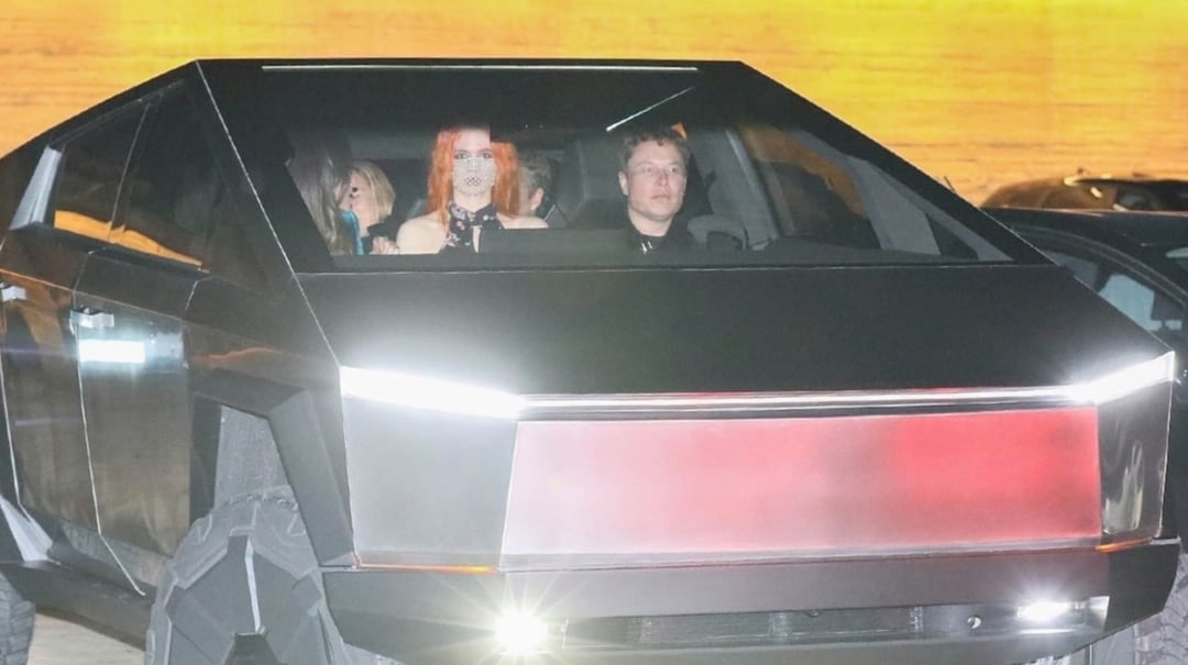 Elon Musk i jego przejażdżka cybertruckiem po Los Angeles