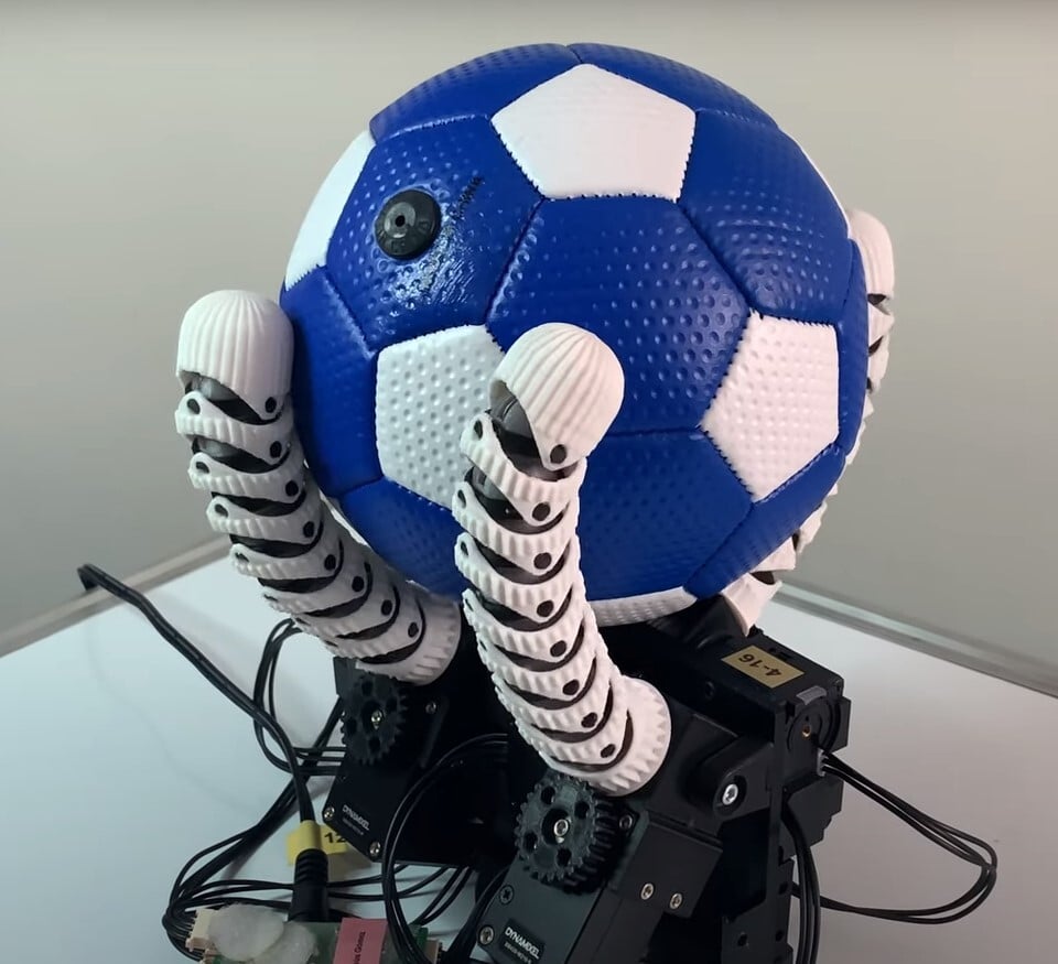 Rolling Fingers to robotyczne ramię, które potrafi obracać przedmioty w palcach