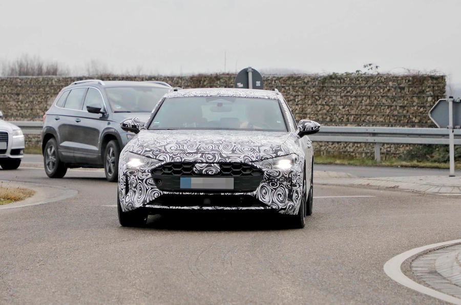 Najnowsza generacja Audi A4 przyłapana podczas testów drogowych. Doskonale ją zamaskowali