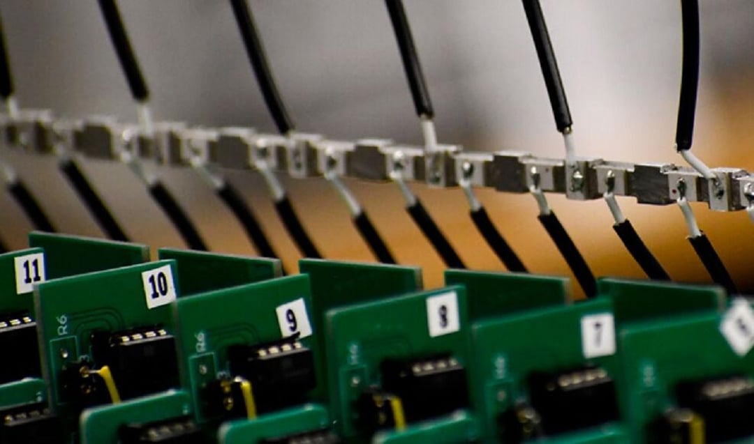 Powstał materiał, który czuje i dostosowuje się do środowiska. Jak go wykorzystać?