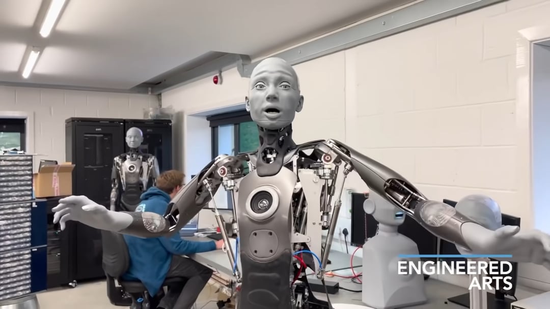 Mimika robota Engineered Arts robi wrażenie. Choć momentami jest jeszcze odrobinę teatralna