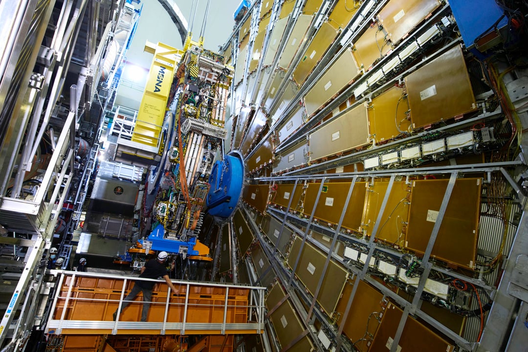 Proton odkrywa swoje tajemnice. Nowy eksperyment w Wielkim Zderzaczu Hadronów