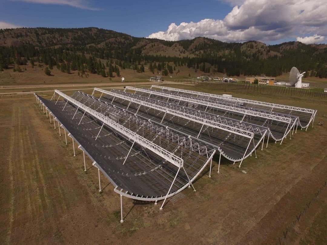 Tajemnicze sygnały z kosmosu będą dokładniej śledzone. Astronomowie zyskali narzędzie do badań nad FRB