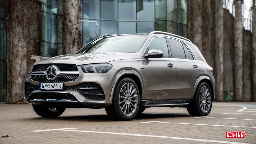 Polska, kraj skrajności. Kupujemy tanie auta używane lub nowe, wielkie SUV-y. Elektryki? Nie ten adres