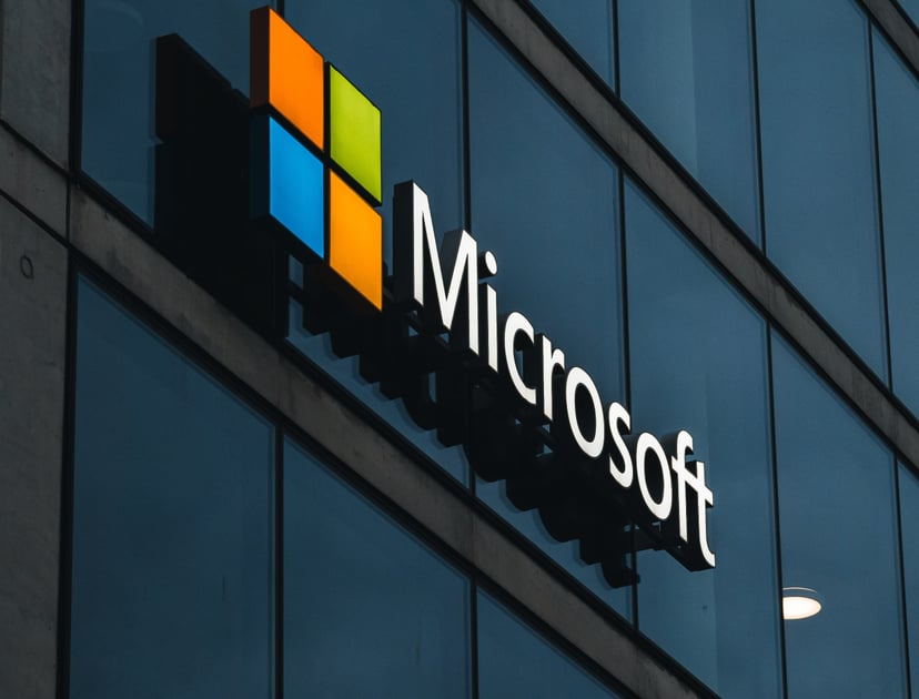 Microsoft inwestuje w alkohol. Chce produkować z niego paliwo lotnicze