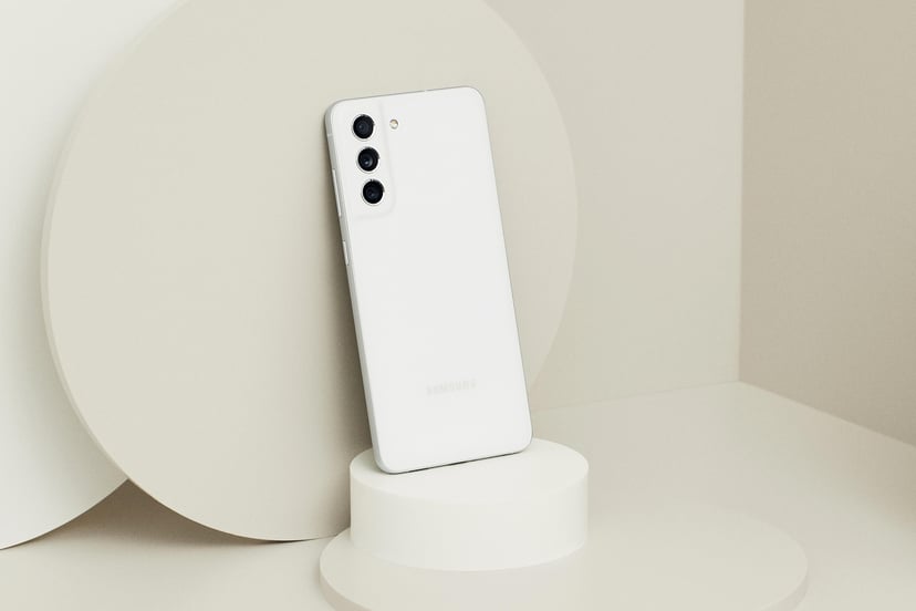 Samsung Galaxy S21 FE dopiero zadebiutował, a już można kupić go w świetnej promocji
