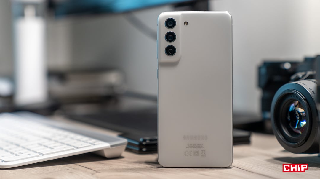 Ledwo zadebiutował, a już można go kupić nawet 1000 zł taniej, czyli  Galaxy S21 FE w gorącej promocji